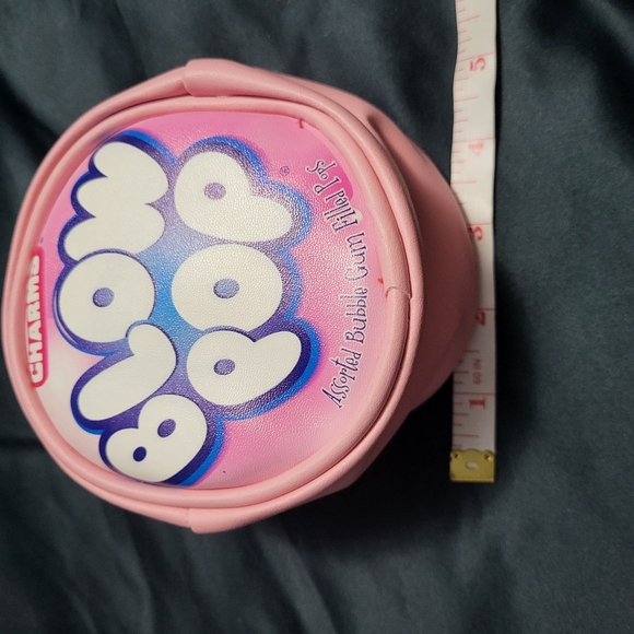 Charms Pop Pink Round Case - Picture 3 of 4